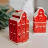 Kép 1/3 - Karácsonyi dekoráció - piros postaházikó - 1 - 12,5 cm
