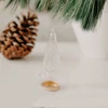 Kép 1/3 - Karácsonyi dekoráció - üveg fenyő - 12 cm