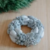 Kép 1/3 - Koszorú és kopogtató - ezüst - 20 cm