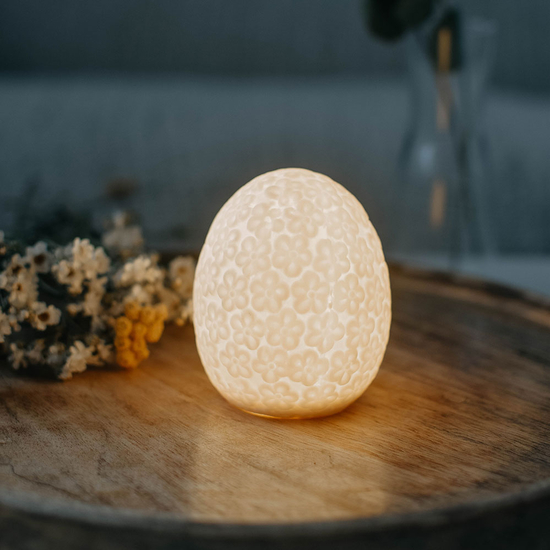 LED-es matt fehér tojás - dombornyomott - 8 cm