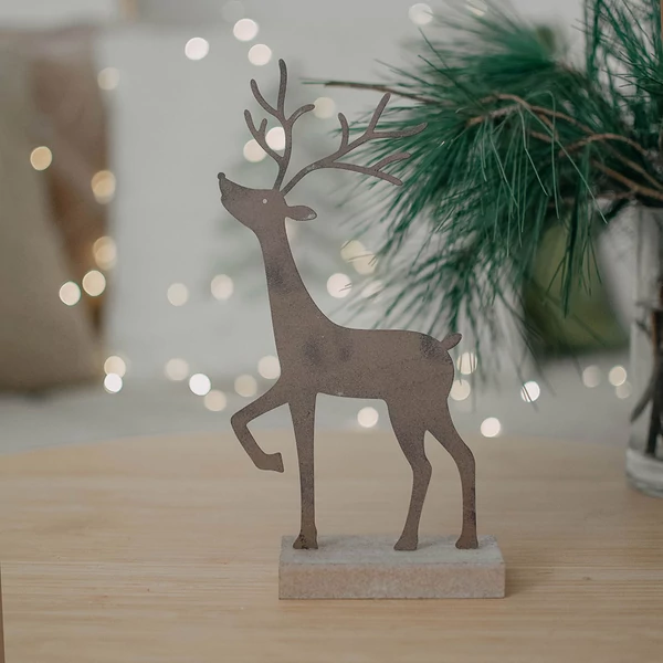 fém szarvas fa talpon