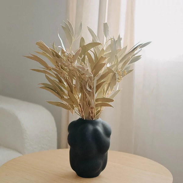 váza szárazvirággal