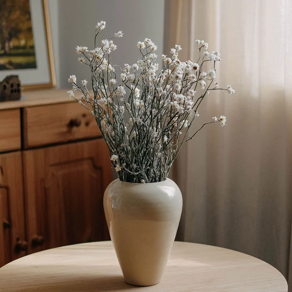 váza szárazvirággal