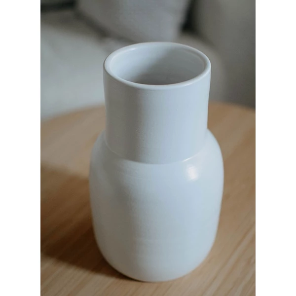 Váza - kerámia - hideg fehér - matt - 23 cm