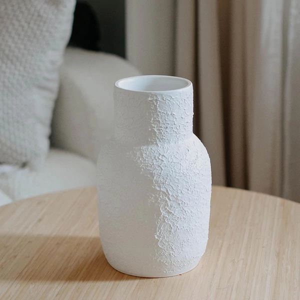 Váza - kerámia - hideg fehér - texturált - 23 cm