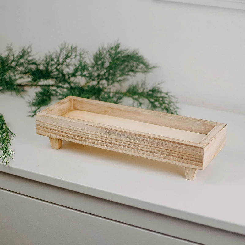 natúr fa tálca lábakkal