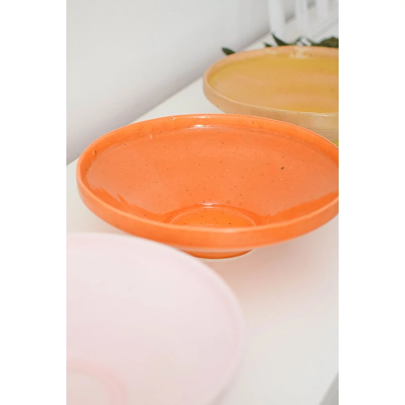 narancssárga kerámia tál