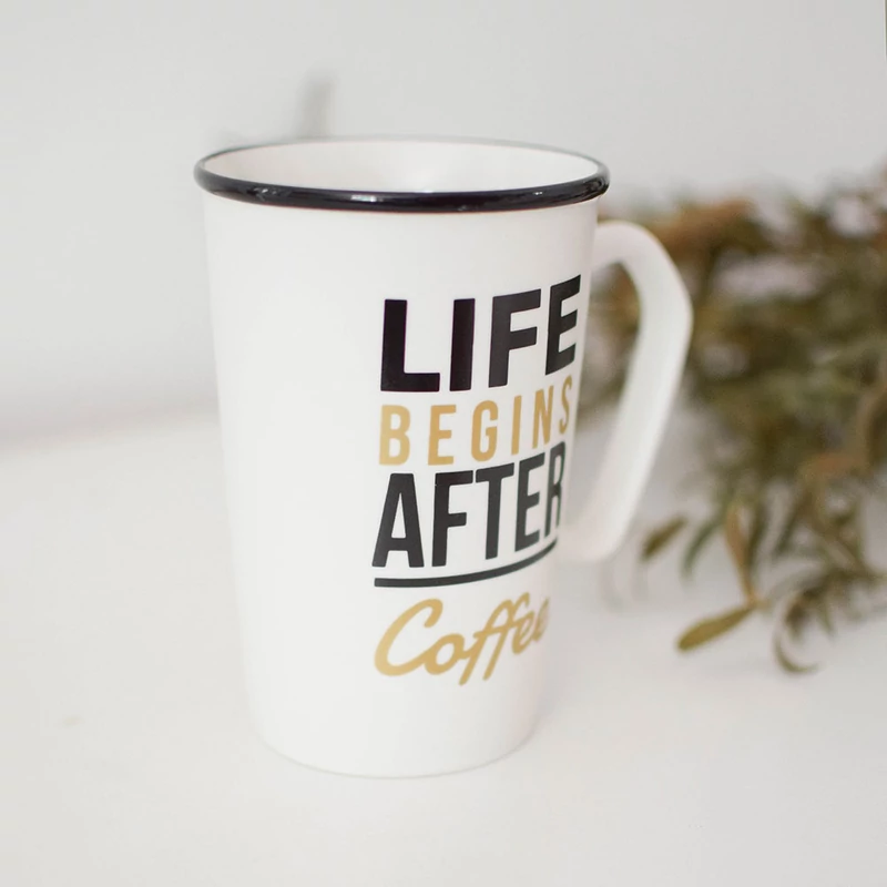 Fehér bögre „Life Begins After Coffee” felirattal