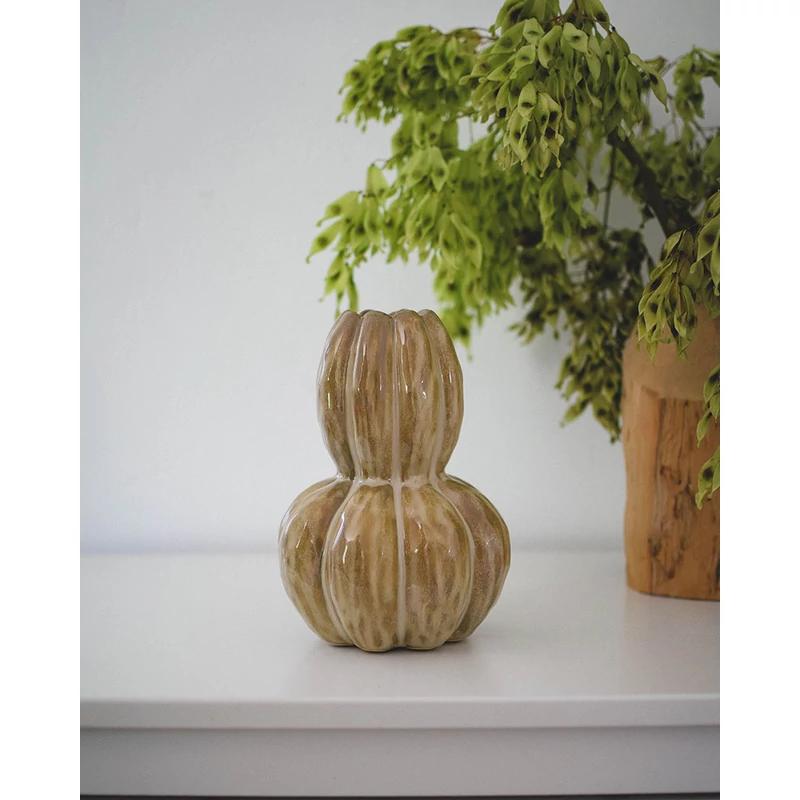 természetes árnyalatú fényes kerámia váza