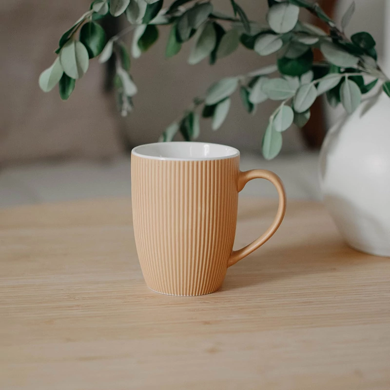 okker kerámia bögre