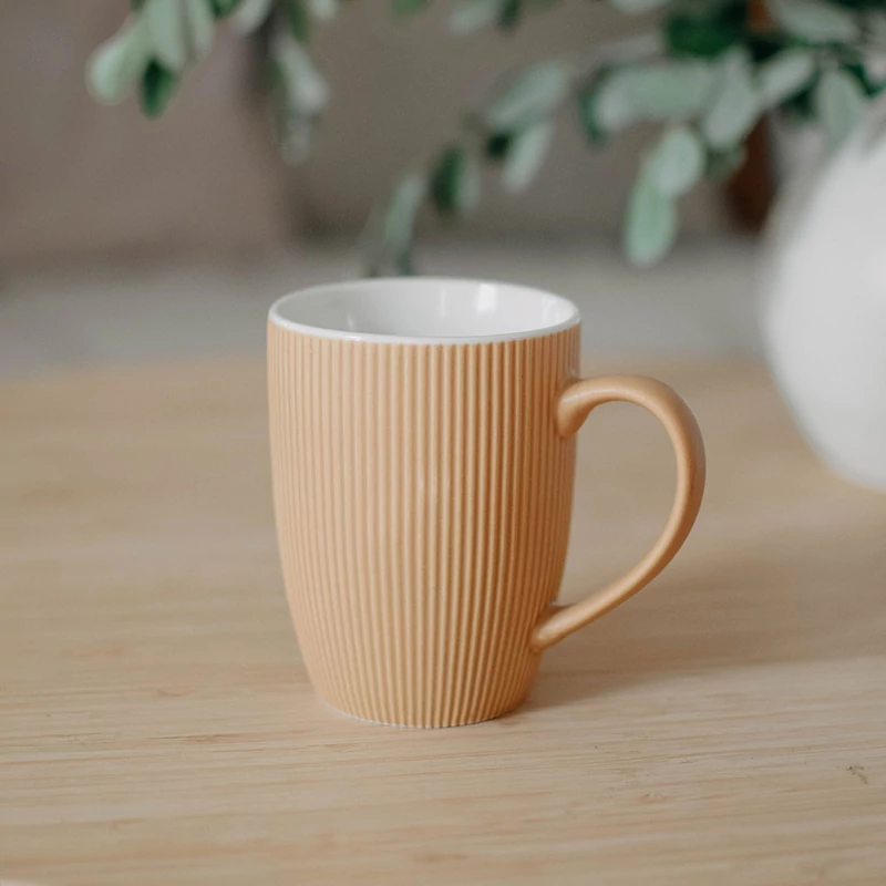 okker kerámia bögre