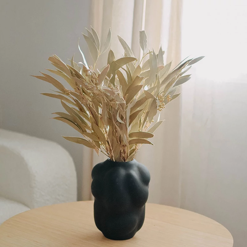 váza szárazvirággal