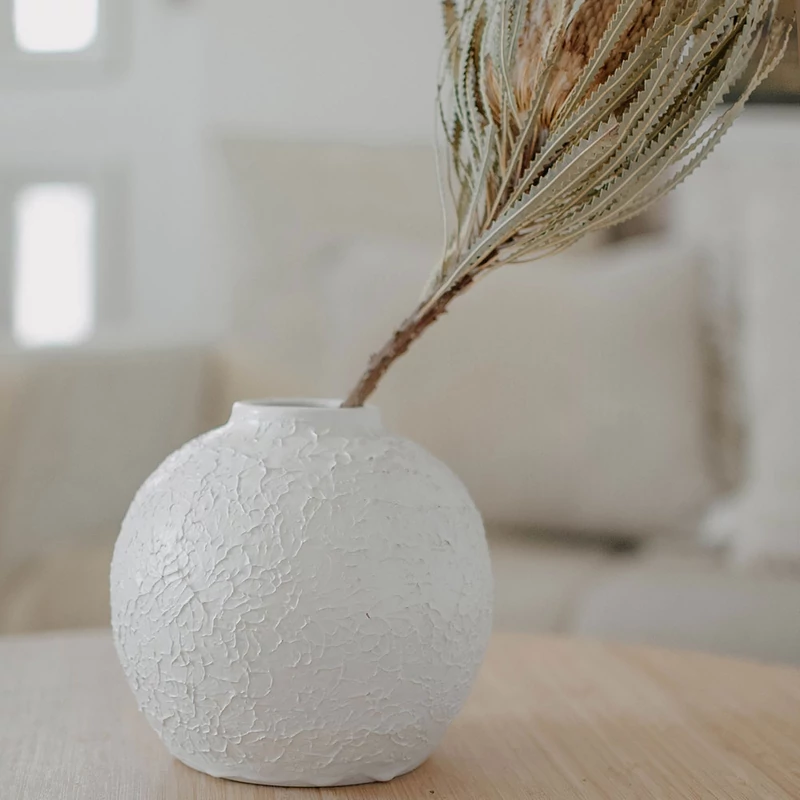 fehér gömb váza