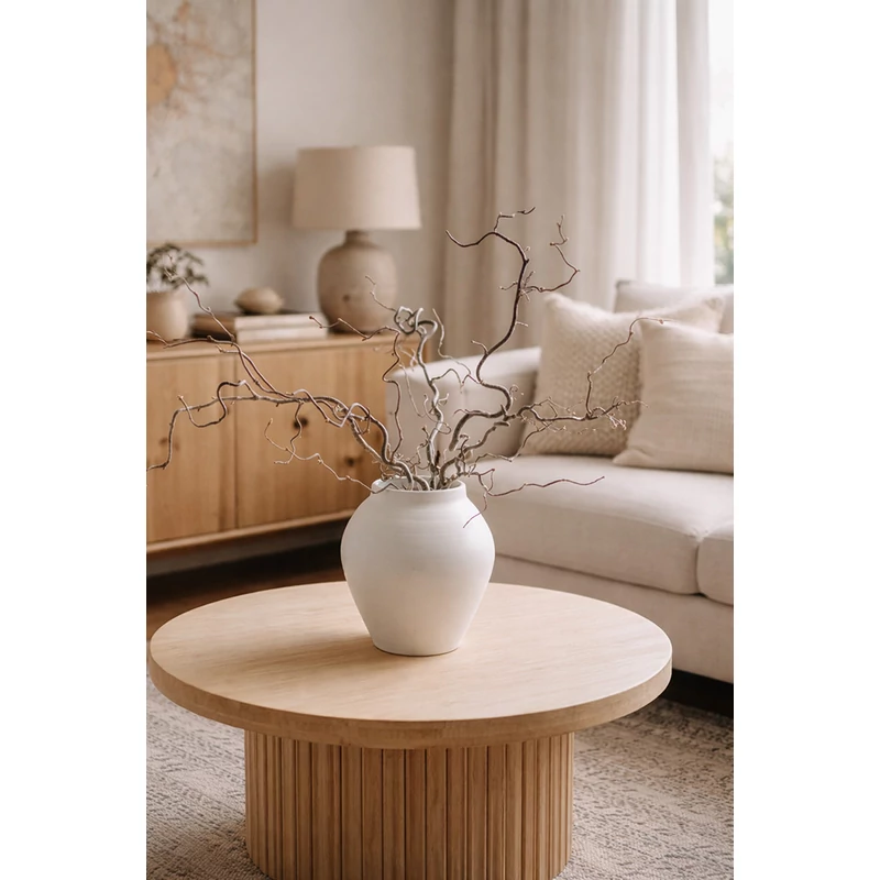 fehér klasszikus formájú váza