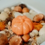 Kép 1/2 - Őszi dekoráció - kreámia tök - narancs - 6 cm